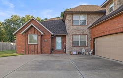 253 E Grace Street, Republic, MO 65738