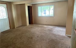 705 Clearview Dr, Dravosburg, PA 15034