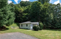 1384 E Staggs Creek Road, Lansing, NC 28643