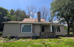 1239 Hawaii Ave, Bode, IA 50519