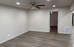 212 E Delta Street, Aurora, MO 65605
