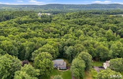 39 Berkshire Way, Simsbury, CT 06070