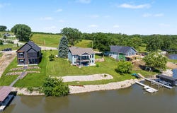 8109 Oak Ridge Drive, Dexter, IA 50070
