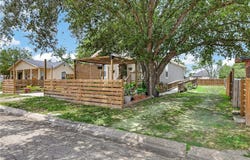 519 E Avenue F, Robstown, TX 78380