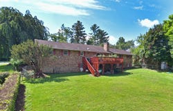 233 Summit Ave, Lewisburg, WV 24901