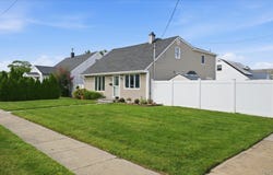 47 Berkeley Place, Massapequa, NY 11758