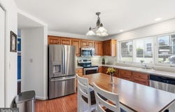 8 PARKSIDE Drive, ELVERSON, PA 19520