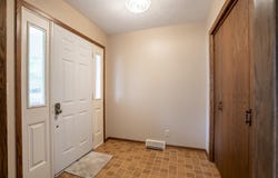 15 11th Ave SE, LeMars, IA 51031