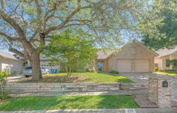 225 Los Cedros Loop, Kerrville, TX 78028