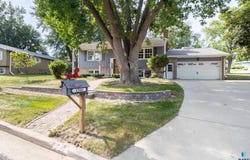 1501 E Otonka Trl, Sioux Falls, SD 57103-4549
