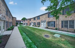 1714 Sessions Walk, Hoffman Estates, IL 60169