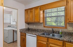 517 Springwood Dr, Florence, AL 35634