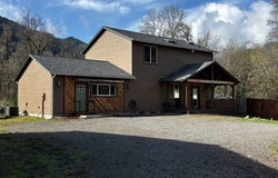 47426 School St, Oakridge, OR 97463