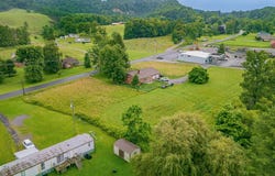 Hurricane Road, Wise, VA 24293