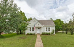 901 N Main St, Elgin, TX 78621