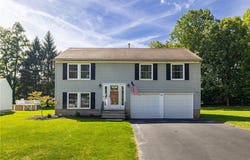 66 Reddick Ln, Rochester, NY 14624