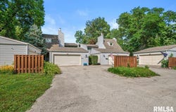 38 COUNTRY Place, Springfield, IL 62703