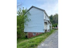 4/6 Whiting Ave, Glenville, WV 26351