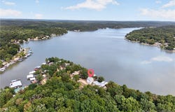 6 Aces Drive, Edwards, MO 65326