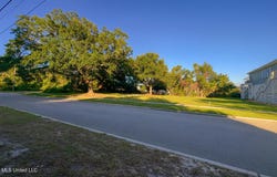 132 Holiday Avenue, Pass Christian, MS 39571