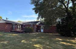 902 Hall St, Olney, IL 62450
