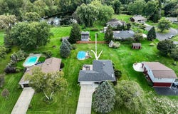 36707 Prairie Dr, Oconomowoc, WI 53066