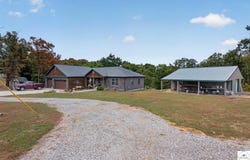 22090 Lakeridge Drive, Warsaw, MO 65355