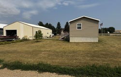 307 E Coffey Street, Akaska, SD 57420
