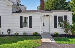 72 Chestnut St, Clinton, MA 01510