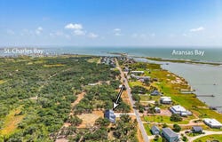 115 Front St, ROCKPORT, TX 78382