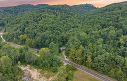 6026 State Highway 221, Bledsoe, KY 40810
