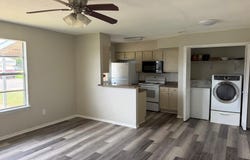 512 Lenora Dr, Taylor, TX 76574
