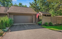 1020 Essex Circle, Kalamazoo, MI 49008