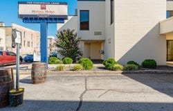 1 S Main Street, Madisonville, KY 42431