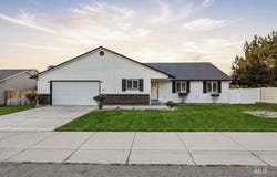 770 E Red Bud St, Kuna, ID 83634