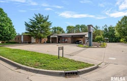 1124 Centre W Drive, Springfield, IL 62704