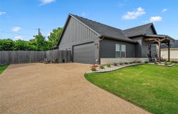 913 Day Star Drive, Hewitt, TX 76643