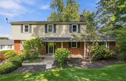 2323 Mill Grove Rd, Upper St Clair, PA 15241