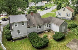 14 Meadow Ln, Worcester, MA 01602