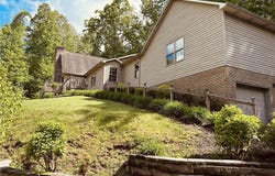 1012 Ridgeview Dr, Big Stone Gap, VA 24219