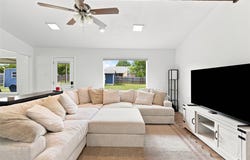 308 Oakwood Lane, Hewitt, TX 76643