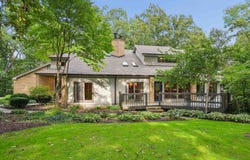 16644 Forest Gate Road, Dubuque, IA 52001