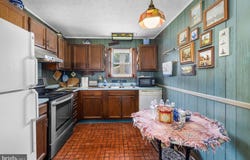 221 OAK Drive, PASADENA, MD 21122