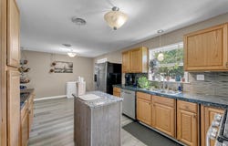 209 E Live Oak St, Burnet, TX 78611