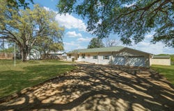 6730 E Loop 1604 S, Adkins, TX 78101