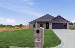 206 Meadowland, Cache, OK 73527