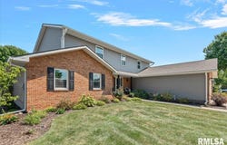 3220 Red Bud Lane, Springfield, IL 62712-8946