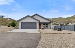 109 3rd Street Circle, Horseshoe Bend, ID 83629