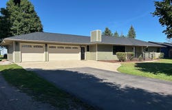 560 NE 3rd ST, Hartley, IA 51346