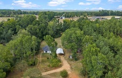 21063 S FM 95, Garrison, TX 75946